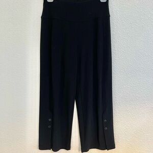 Sympli Black Wide Leg Crop Capris Pants Button Hem Size 6